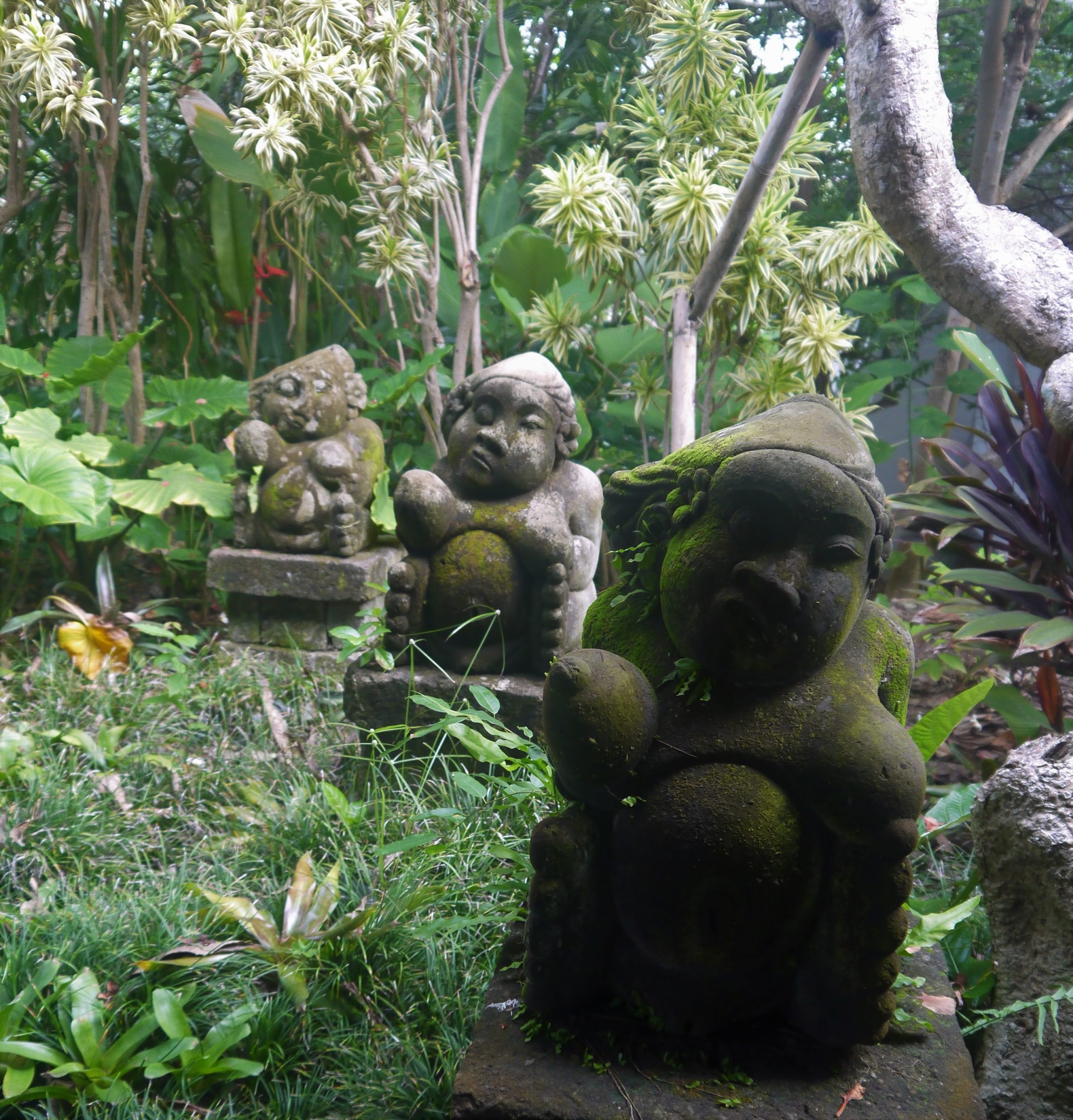 Statue jardin silhouette moderne - Vente décorations & aménagements de Bali  pour maison et jardin.